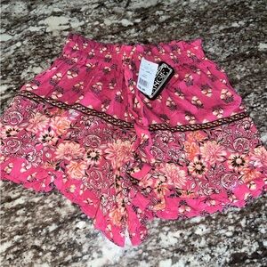 NWT Angie boho flowy short.